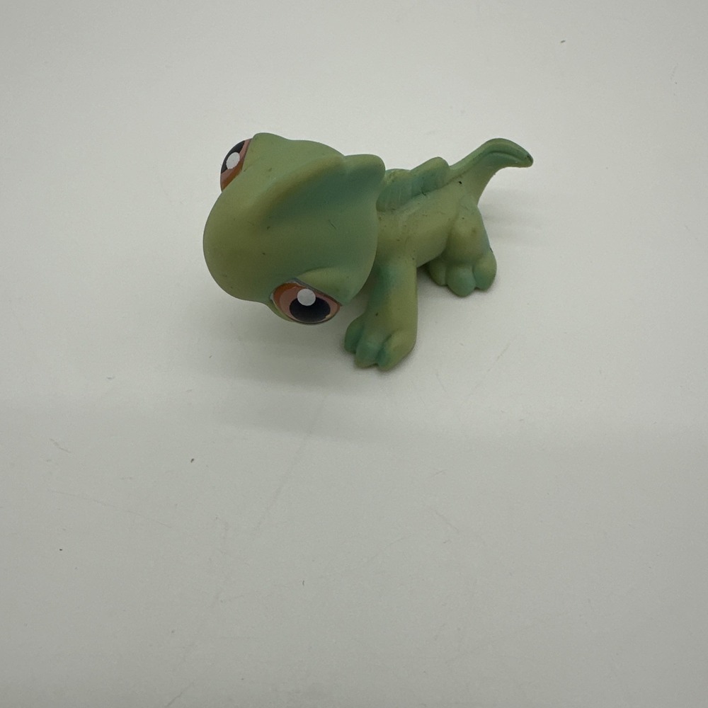 Littlest Pet Shop 2004 LIGHT Green Iguana Lizard PINK Magnet Brown yellow Eyes